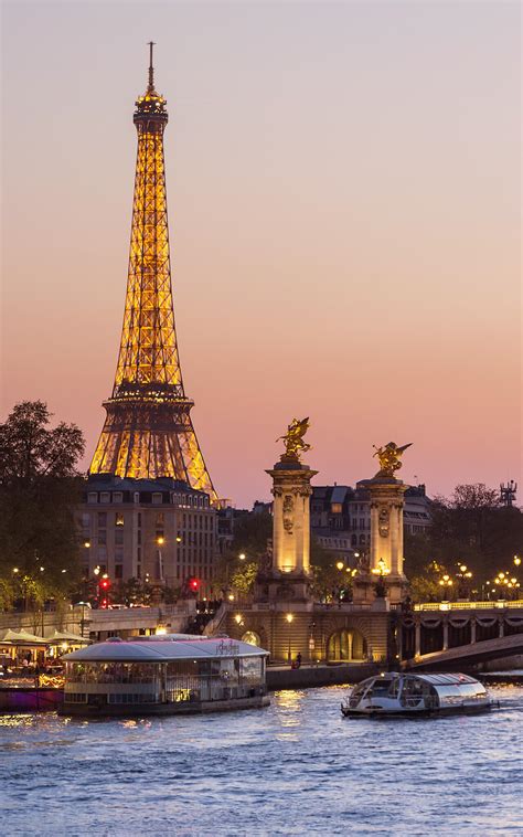 Paris Night Lights Tour – an Evening Drive