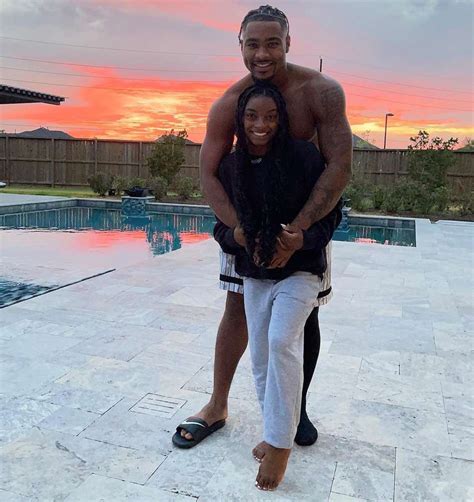 Simone Biles Shares Sunset Photo with Boyfriend Jonathan Owens