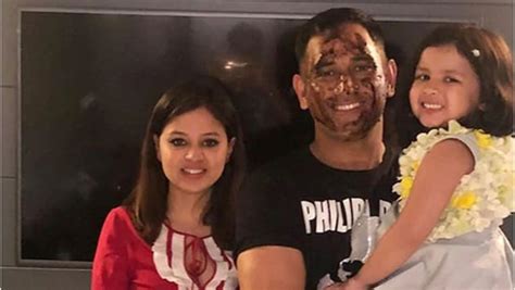 MS Dhoni dances with Ziva, celebrates birthday with Sakshi, Hardik ...