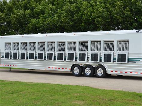 12 horses!! 4-Star Deluxe Model | CSTK Custom Trailers | Horse trailers, Horse trailer