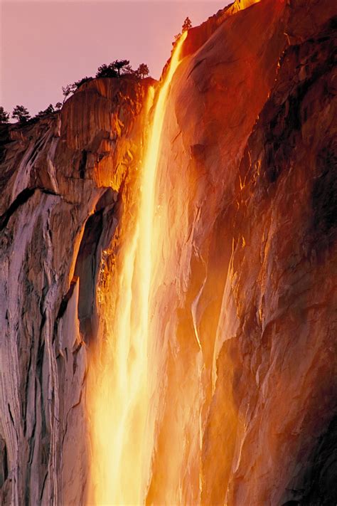 Amazing pics shows Yosemite’s rare ‘FIREFALL’ phenomenon which creates ...