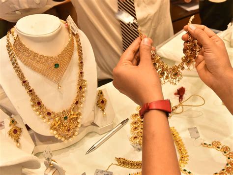 Eight years ago seized jewelry auction held in Jaipur - Jaipur Stuff