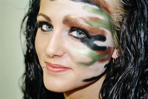 Pin by Carina Roxana Wall on HOTDAME | Camo face paint, Camo makeup ...