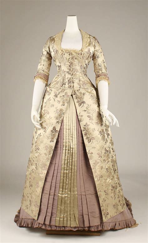 silk dress 1878-1880 | Historical dresses, Fashion, Victorian fashion