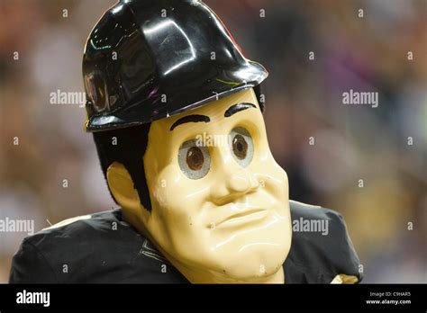 Dec. 27, 2011 - Detroit, Michigan, U.S - Purdue mascot ''Purdue Pete ...