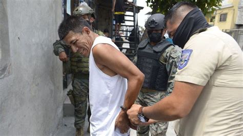 Ecuador: Guayaquil blast 'declaration of war' by gangs - officials - BBC News