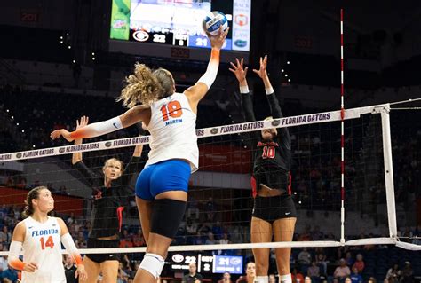 Florida volleyball claims close win in five-set battle - The ...