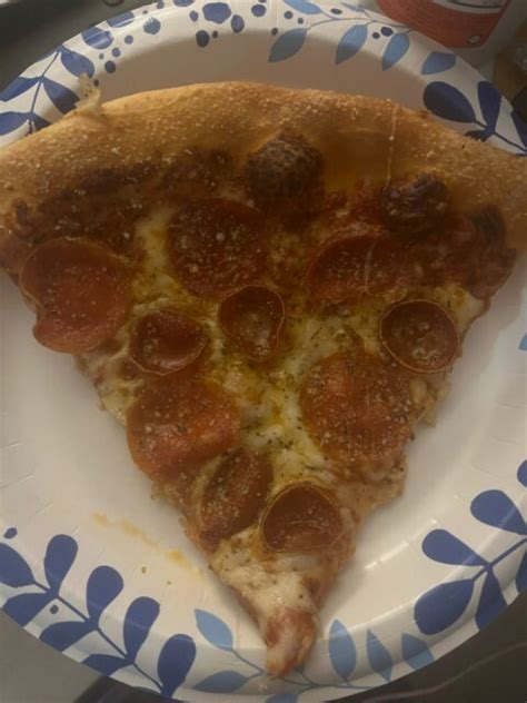 Pizza Hut Big New Yorker Pizza (Review) - Food Rankers