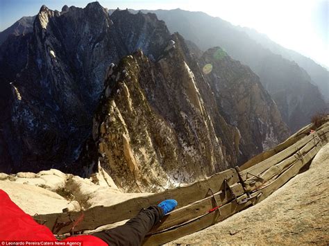 Mount Hua's plank walk in the sky pictured in breathtaking snaps | Daily Mail Online