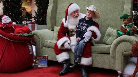 Tacoma Mall’s longtime Santa, Rick Harden, dies at 63 | Tacoma News Tribune