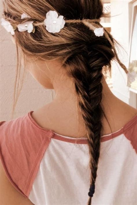 La moda en tu cabello: Románticas y femeninas trenzas con flores