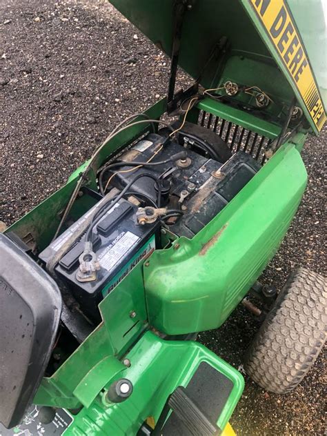 John Deere 212 Tractor Riding Mower with Mower Deck - RonMowers