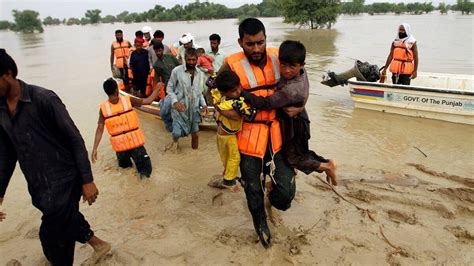 Pakistan floods: Death toll climbs to nearly 1,300 as officials step up ...