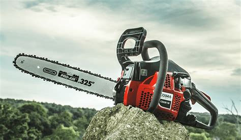 Best Gas Chainsaws 2020 – Top Picks & Reviews