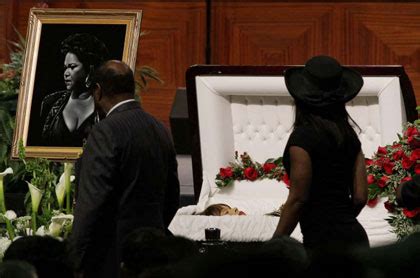 17 Photos From Celebrity Open Casket Funerals - Journalnews