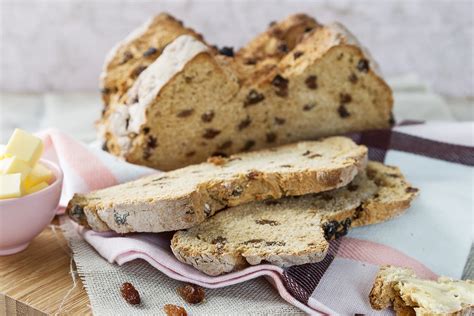 Treacle Bread with Sultanas Recipe | Odlums