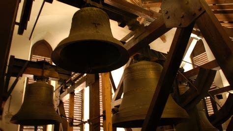 4.000 años de tañidos - Campanas de iglesia electrónicas