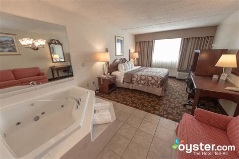 Days Inn by Wyndham Gettysburg - The Jacuzzi King Room at the Days Inn ...