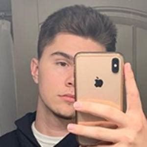 Soar Dylan - Age, Family, Bio | Famous Birthdays