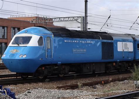 Midland Pullman HST lead by 43046 departing York : r/uktrains