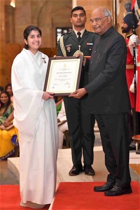 BK-Sister-Shivani-receiving-Nari-Shakti-Award-from-President-Kovind(1) - Brahma Kumaris News and ...