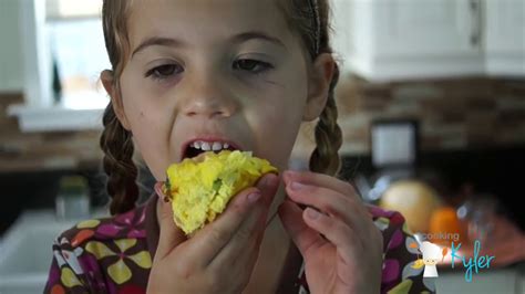 How to make Omelette Muffins/Quick-on the Go Recipe your Kids will Love - YouTube