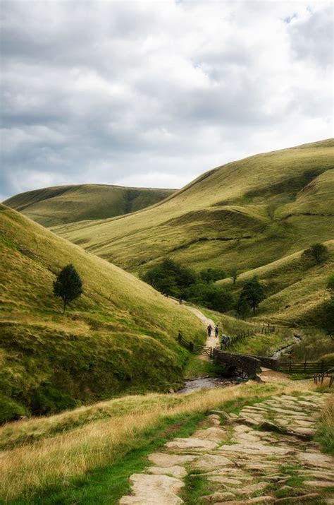 Walking in Derbyshire England | Content in a Cottage