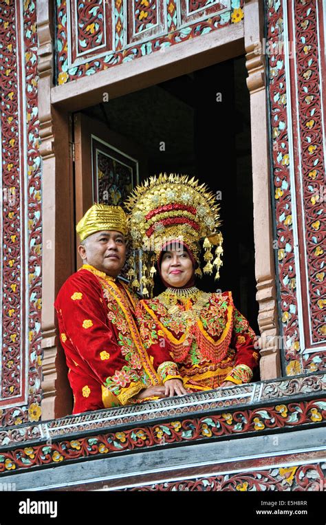 Minangkabau bride, South Sumatera, Palembang, Indonesia Stock Photo - Alamy