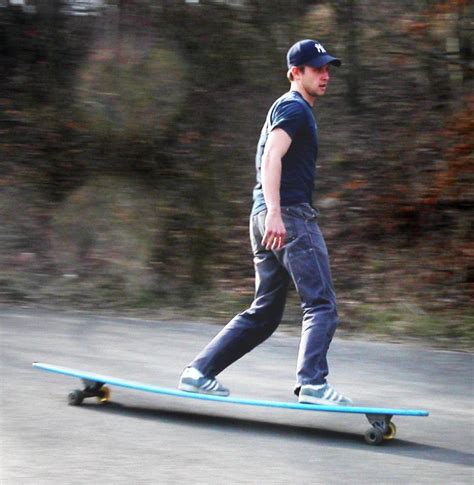 Longboarding - Simple English Wikipedia, the free encyclopedia