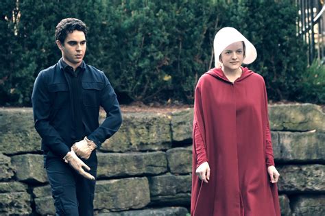 What Will Happen in The Handmaid's Tale Season 2? | POPSUGAR Entertainment