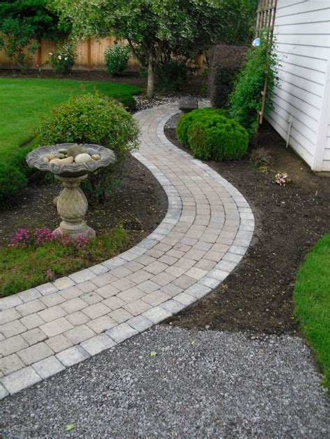 cobblestone walkway | Walkway landscaping, Patio pavers design, Front ...