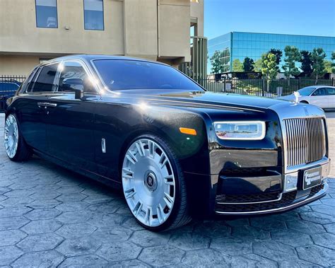 2023 Rolls-Royce Phantom Riding Posh on AGL 26s Hides All Sorts of ...