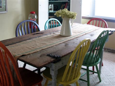 * Remodelaholic *: Old Barn Door Recycled into Kitchen Table