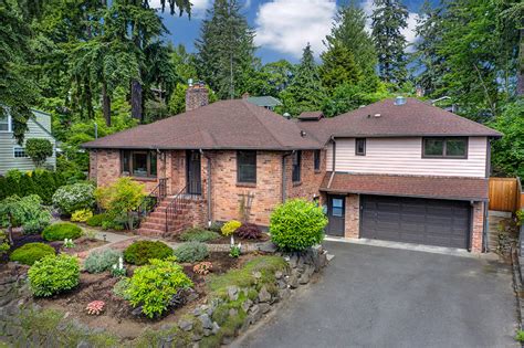 Berkshire Hathaway HomeServices Northwest Real Estate holding ‘Virtual ...