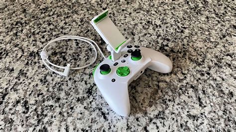 RiotPWR Xbox Cloud Gaming Controller (iOS) Review: A Clunky Design Is ...