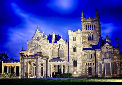 Pin by Galekdez on House of Dark Shadows in 2020 | American castles ...