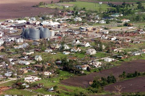 Images of destruction: 2004 Hallam tornado : Gallery