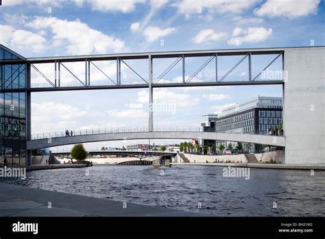 Pedestrian bridge over the Spree between the Lüders and the Löbe ...