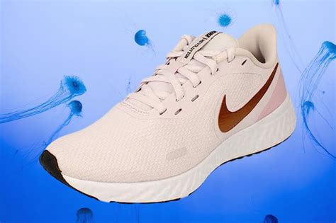 Top 7 Nike Nursing Shoes for Comfort and Style - Oskar Shoes