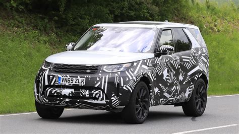 Facelifted 2021 Land Rover Discovery spied for the first time | Auto Express