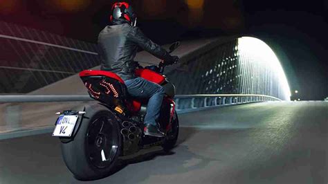 Motorcycle Review: The New Ducati Diavel V4