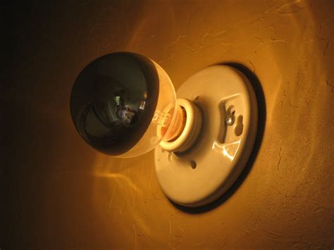 Keyless light fixtures