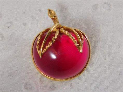 Vintage Apple Brooch Signed Sarah Coventry Fuschia Lucite | Etsy | Vintage apple, Gold tone ...