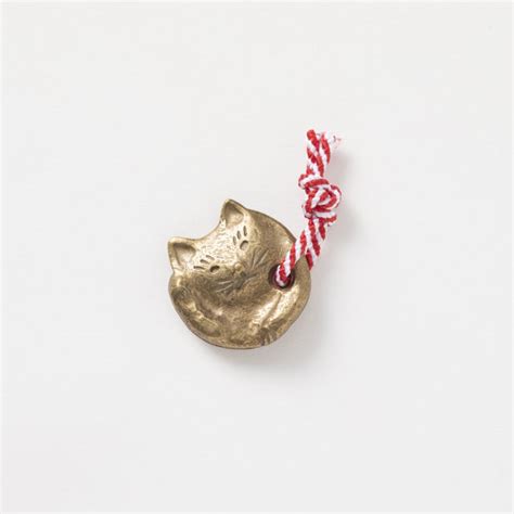 lucky cat charm – ZAKKAsine