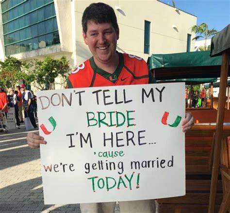 The Best College GameDay Signs (39 pics)