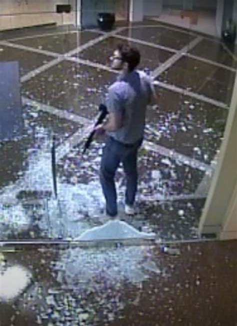 Video shows Louisville police under fire from bank shooter | Newser