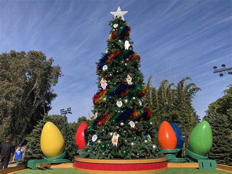 Video/Photos: SeaWorld San Diego Celebrates its 2019 Christmas Celebration with New Shows ...