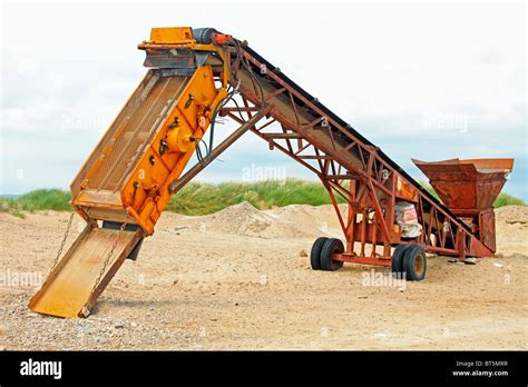 Gravel conveyor / crusher Stock Photo - Alamy