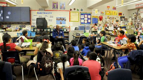 DVIDS - Images - SMC volunteers read to students at Buford Elementary [Image 6 of 7]