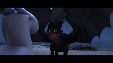 Toothless mating dance (HTTYD 3) - YouTube